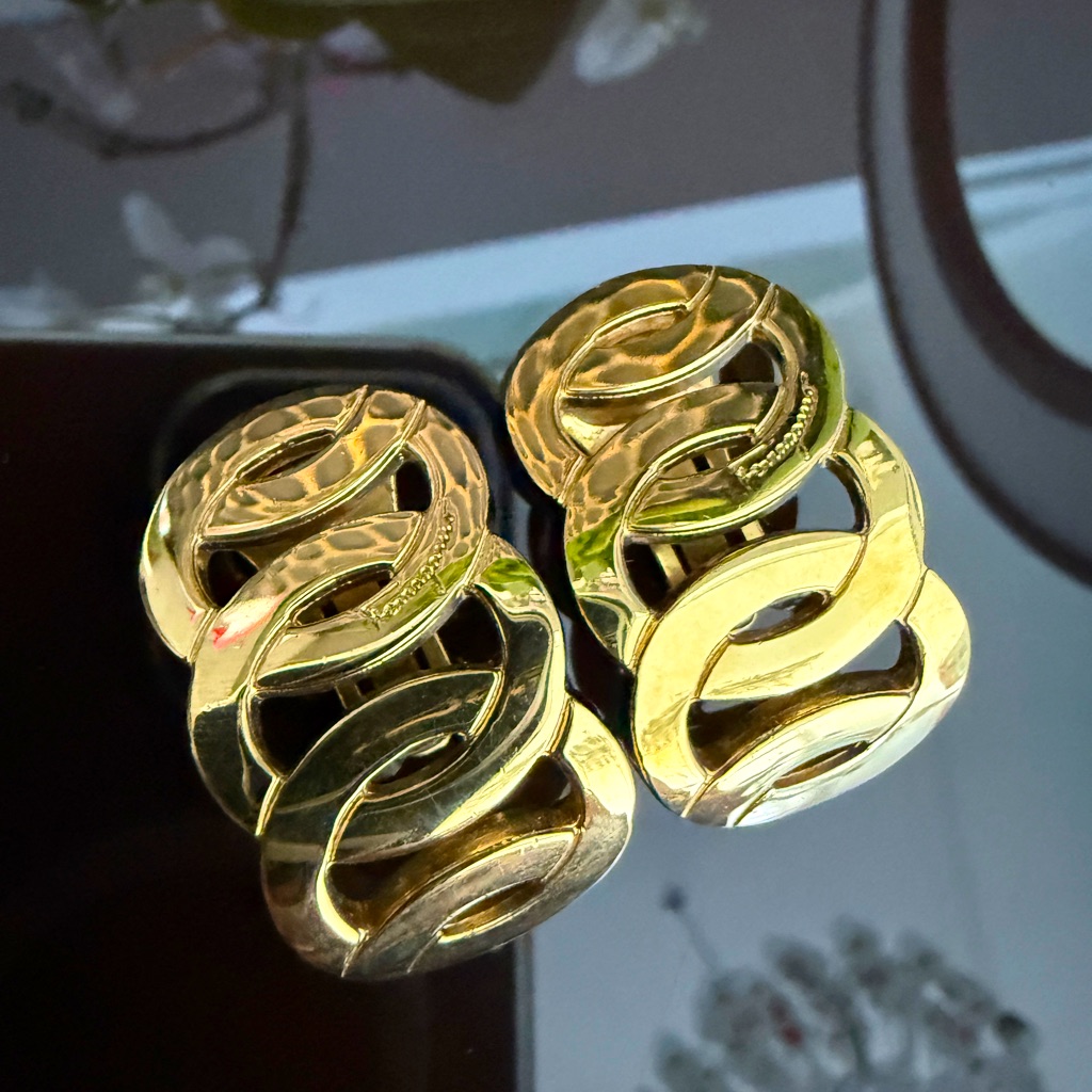 Lot 2034 18k Gold Plated Salvatore Ferragamo Clip On Earrings 150$